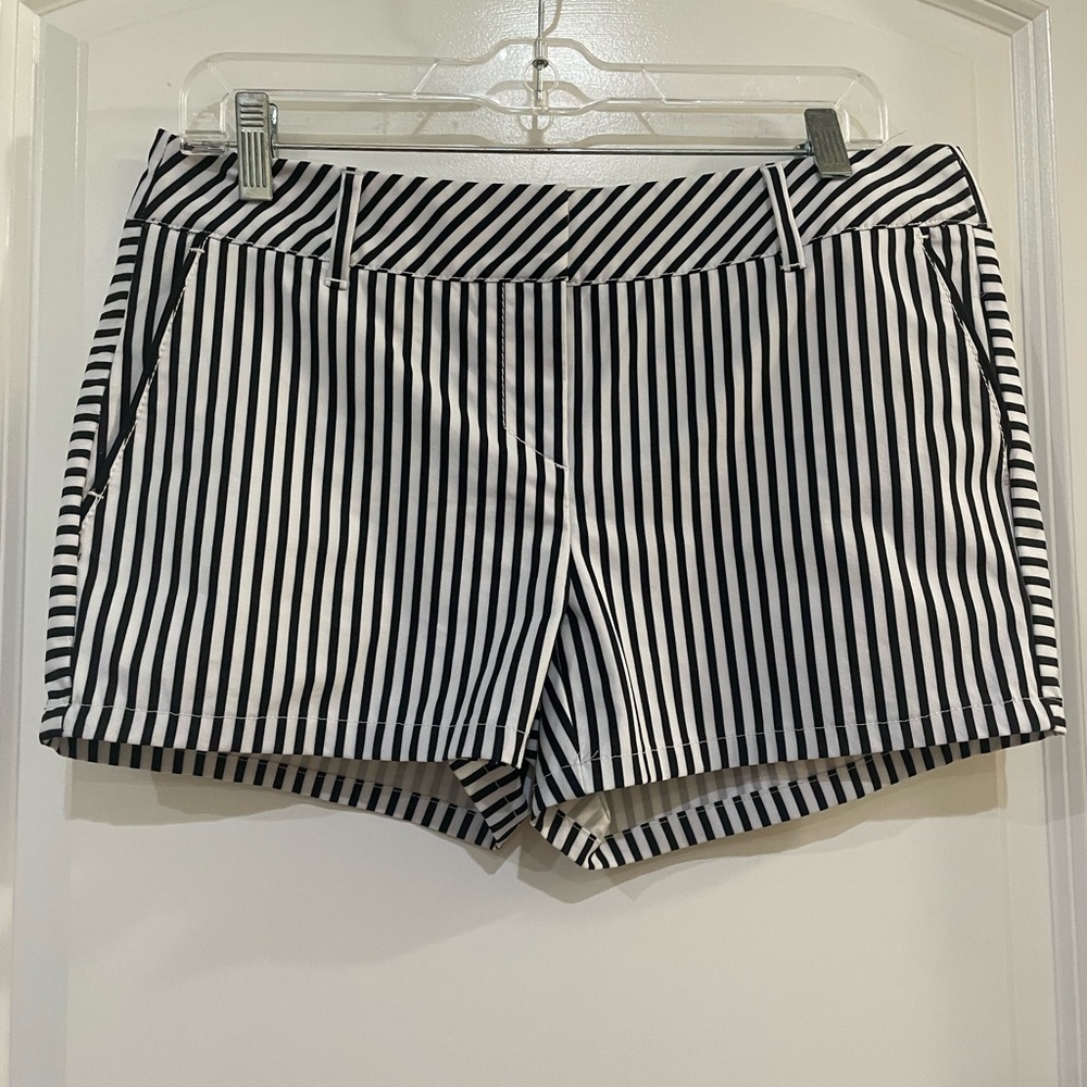 Annika Cutter &‎ Buck brand ladies black & white striped shorts size 2